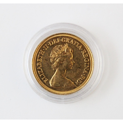 98 - An Elizabeth II gold sovereign, dated 1982, weight 8.0gms