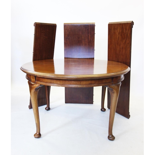 731 - An early 20th century mahogany extending dining table, the circular moulded top raised upon cabriole... 