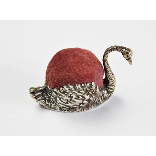 78 - A 925 sterling silver pin cushion, modelled as a swan, 7cm long