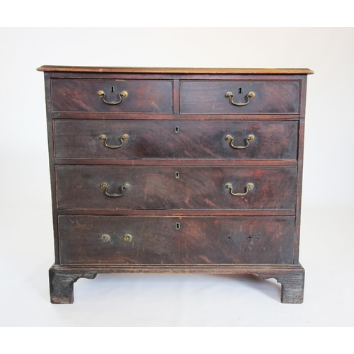 833A - A George III mahogany chest of drawers, the rectangular moulded top above two short and three long c... 