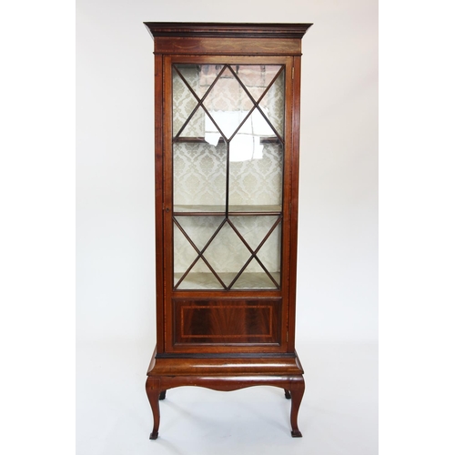 884 - An Edwardian inlaid mahogany display cabinet, with a simulated inlaid dentil cornice above a frieze ... 