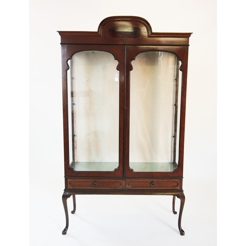 898 - An Edwardian display cabinet, with arched moulded pediment above a pair of shaped glazed doors enclo... 