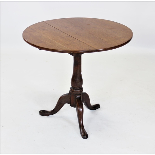 827 - A George III oak tripod table, the circular top upon a bird cage movement and a baluster stem, exten... 