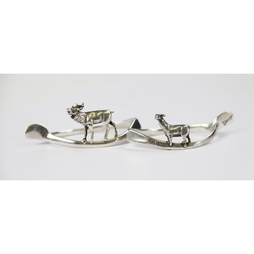 125 - A pair of George V silver figural wishbone napkin rings, C & C Hodgetts, Birmingham 1912, one modell... 