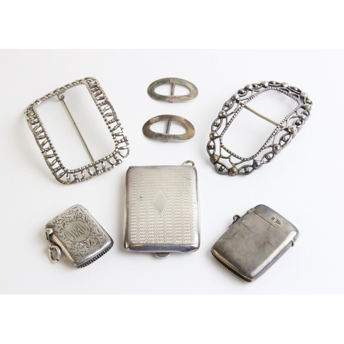 34 - A selection of silver gentleman's accessories, to include a Georgian silver buckle converted into a ... 