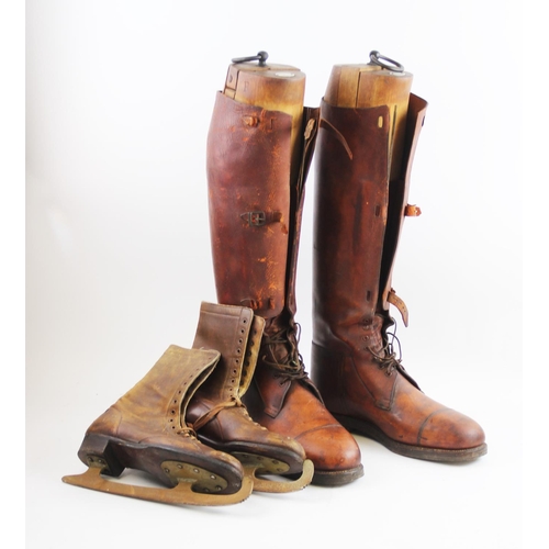 635 - A pair of early 20th century laced leather hunting boots, by Maxwell of London, with three buckle ga... 