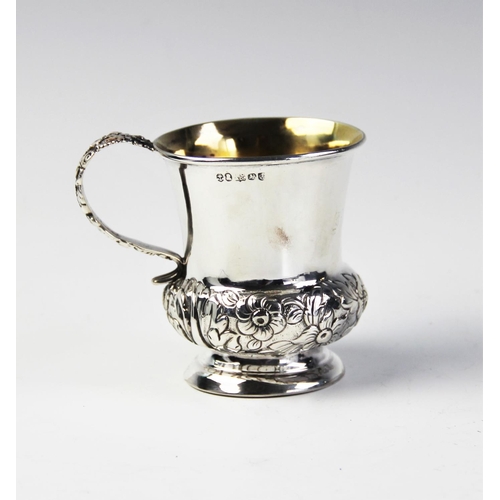 77 - A William IV silver mug by Spooner Clowes & Co, Birmingham 1826, with flared rim and baluster body o... 