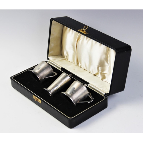 81 - A silver Art Deco style cruet set by William Suckling Ltd, Birmingham 1940, comprising wet mustard, ... 