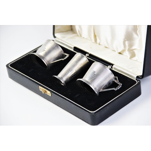 81 - A silver Art Deco style cruet set by William Suckling Ltd, Birmingham 1940, comprising wet mustard, ... 