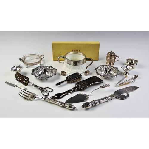 85 - A selection of silver plated ware, to include a pair of bonbon dishes, a pair of fish servers, a pai... 