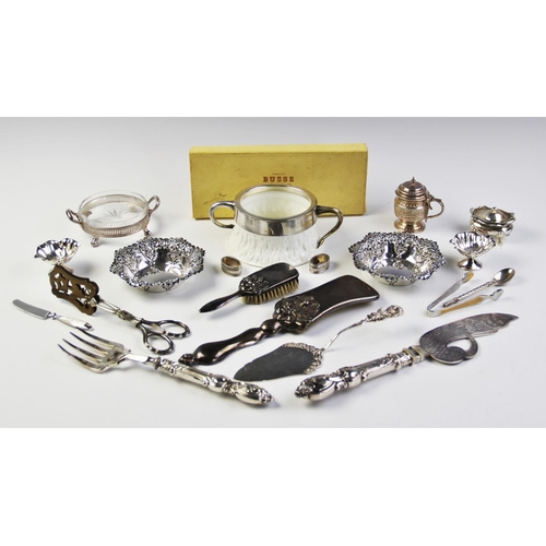 85 - A selection of silver plated ware, to include a pair of bonbon dishes, a pair of fish servers, a pai... 