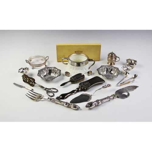 85 - A selection of silver plated ware, to include a pair of bonbon dishes, a pair of fish servers, a pai... 