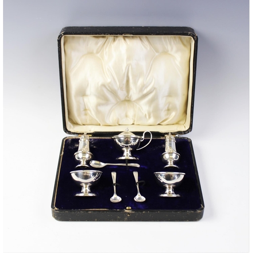 88 - A George V cased silver condiment set, George Unite Birmingham 1915, each piece of plain polished, c... 