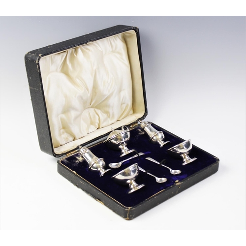 88 - A George V cased silver condiment set, George Unite Birmingham 1915, each piece of plain polished, c... 