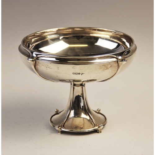 94 - An Art Nouveau silver bonbon dish by Walker & Hall, Sheffield 1915, of circular form on tapered pede... 