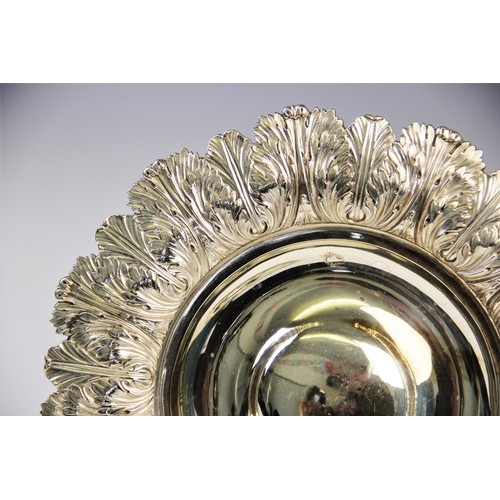 105 - A pair of George IV silver alms dishes by Samuel Hennell, London 1822 (g) and 1823 (h), each of circ... 