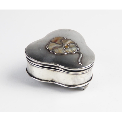 102 - An Edwardian silver trinket box by Williams (Birmingham) Ltd, Birmingham 1910, of trefoil form on th... 