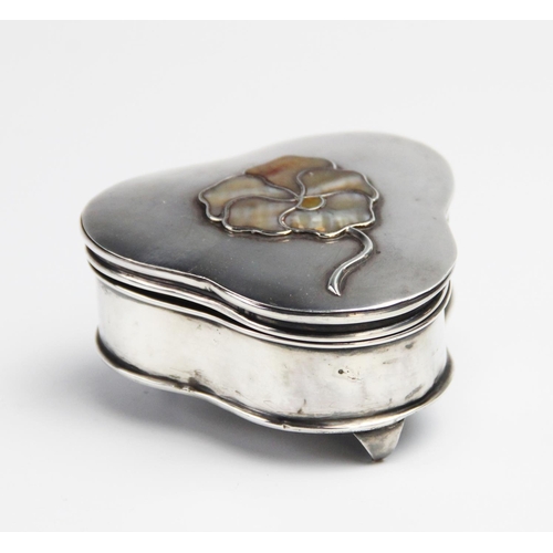 102 - An Edwardian silver trinket box by Williams (Birmingham) Ltd, Birmingham 1910, of trefoil form on th... 