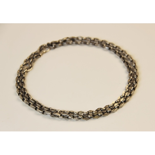 199 - A Victorian style white metal chain, comprising alternating hexagonal and circular links, each engra... 