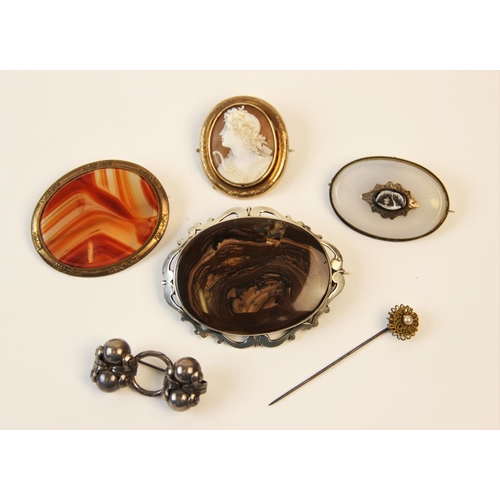 200 - A selection of Victorian and later brooches and pins, to include an oval chalcedony example with a c... 