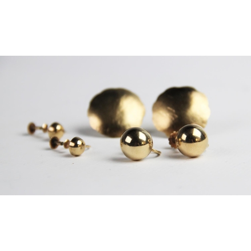 228 - A pair of 9ct gold screw-back earrings, each of circular domed form, 12mm diameter, together with a ... 