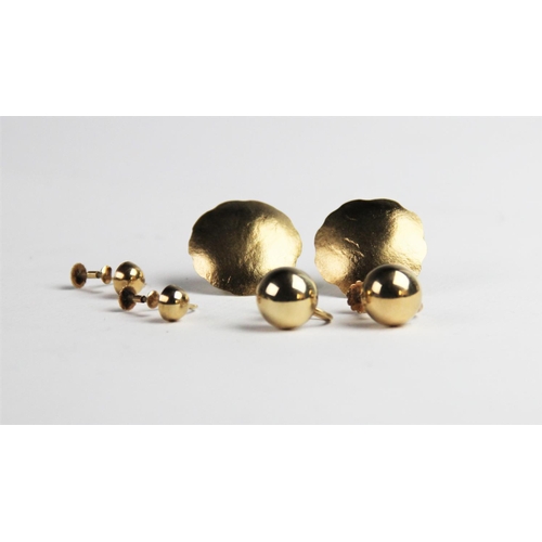 228 - A pair of 9ct gold screw-back earrings, each of circular domed form, 12mm diameter, together with a ... 