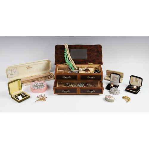 286 - A selection of antique and vintage costume jewellery and jewellery boxes, to include, a Victorian 'S... 