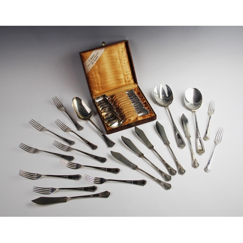 39 - An '800' standard Continental silver cutlery set, comprising a boxed set of twelve teaspoons, ten fi... 