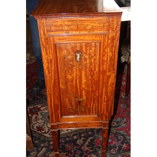 857 - An Edwardian satinwood Sheraton revival inlaid side cabinet by Hobbs & Co, London, the rectangular t... 