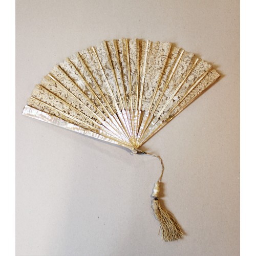 359 - A collection of fans, 19th century and later, to include a boxed George III example with hand painte... 