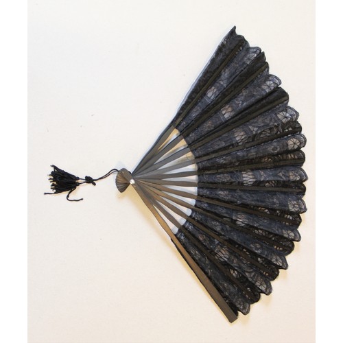 359 - A collection of fans, 19th century and later, to include a boxed George III example with hand painte... 