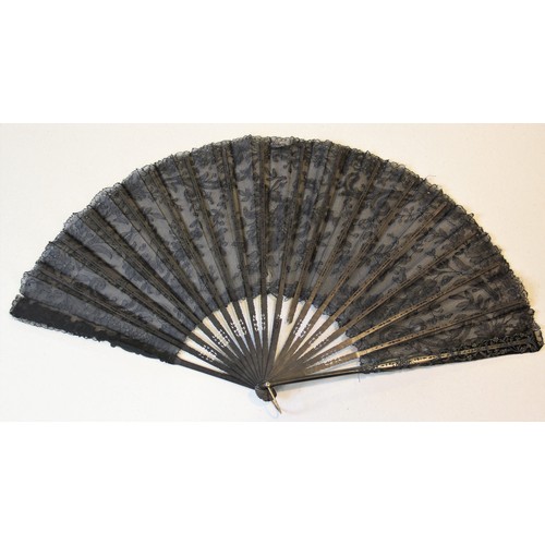 359 - A collection of fans, 19th century and later, to include a boxed George III example with hand painte... 