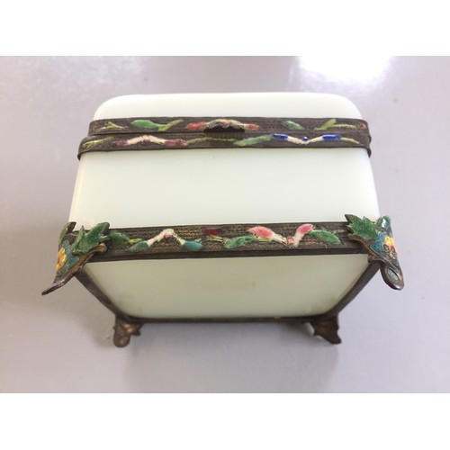 315 - A early 20th century Chinese Peking glass enamelled box and cover, the rectangular casket with hinge... 