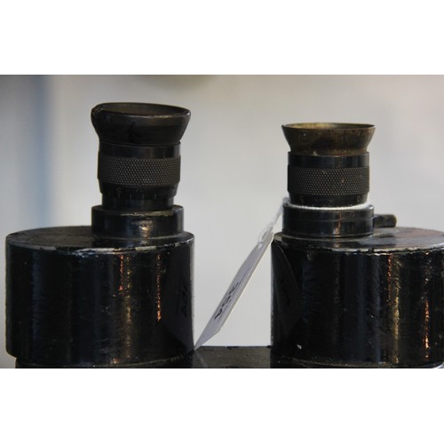 354 - A pair of Carl Zeiss military issue binoculars/field glasses, stamped ‘Doppelfernohr 15 FACH MIT SKA... 