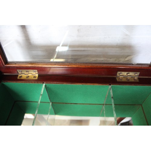 854 - An early 20th century mahogany wall display cabinet, with a single lockable door enclosing a mirrore... 