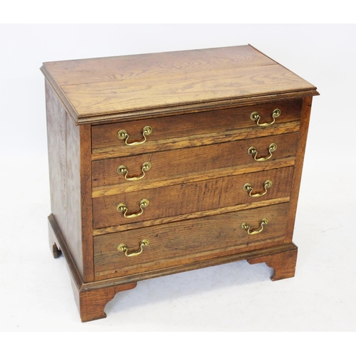 1011 - A 19th century honey oak chest of drawers, the rectangular moulded top above four oak lined graduate... 