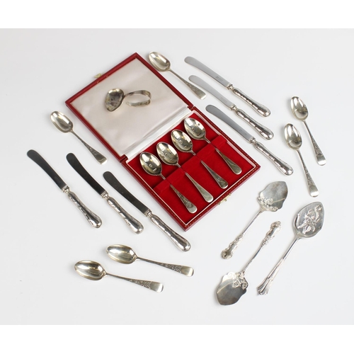 134 - A boxed set of six George V silver teaspoons by Josiah Williams & Co, London 1911, each 11.6cm long,... 