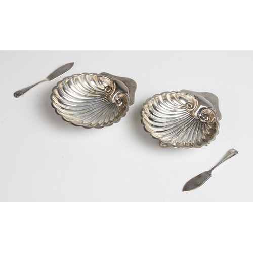 135 - A cased pair of George V silver shell shaped butter dishes and knives by The Alexander Clark Manufac... 