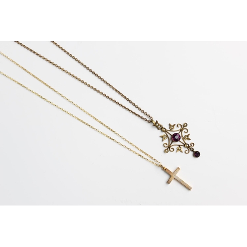 229 - A 9ct gold cross pendant by 'WJP', Birmingham 1991, measuring 23mm x 14mm, set to a 9ct gold curb li... 