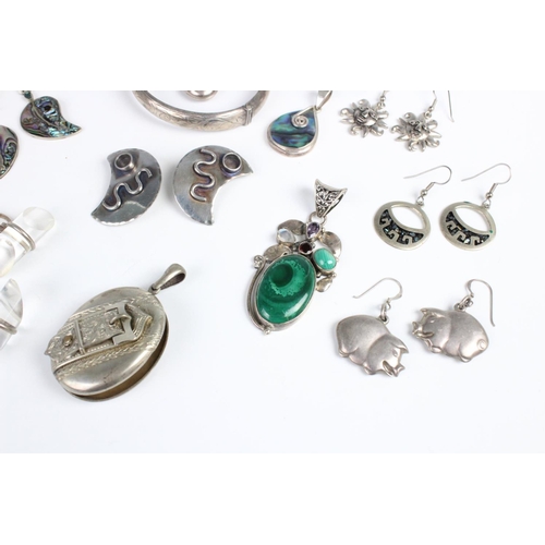 284 - A selection of Victorian and later silver and white metal jewellery, to include a Victorian white me... 