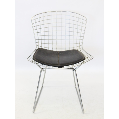 1044 - An early Harry Bertoia for Knoll model 420 side chair, mid 20th century, with paperclip base connect... 