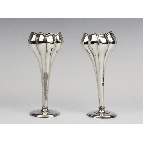 106 - A pair of Edwardian silver tulip form posy vases by Synyer & Beddoes, Birmingham 1901, each on weigh... 