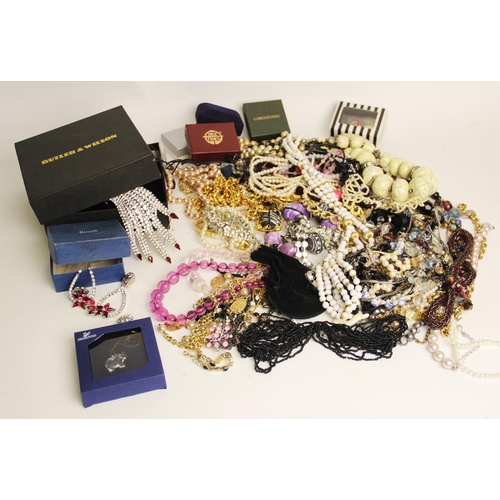 286 - A large quantity of vintage and modern costume jewellery, to include earrings, rings, bracelets, ban... 