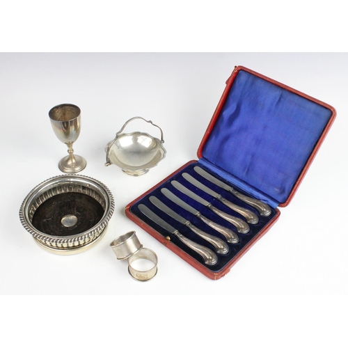 32 - A selection of silver and white metal tableware, to include an Edwardian boxed shell form butter dis... 
