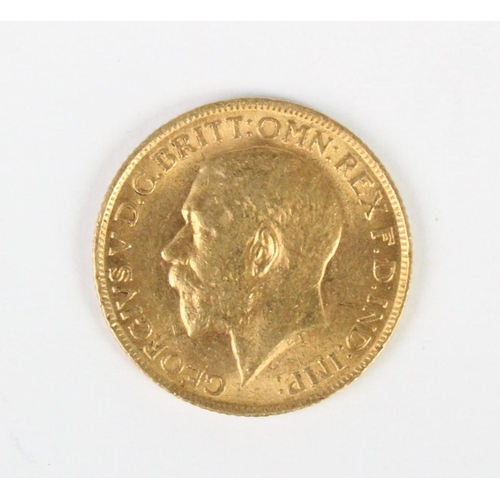 331 - A George V gold sovereign, dated 1913, weight 7.9gms