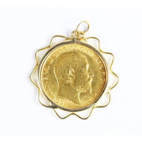 338 - An Edwardian gold half sovereign, dated 1909, set to a yellow metal pendant mount, weight 5.1gms