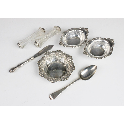 60 - A pair of George V silver bon bon dishes by Henry Matthews, Birmingham 1912, each of oval form with ... 