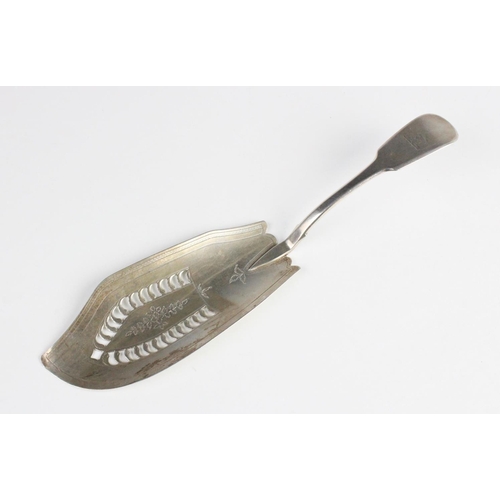 83 - A George III silver fiddle pattern fish slice by Thomas Wallis II, London 1808, of typical form with... 