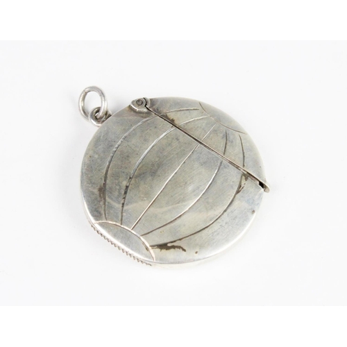 90 - An Edwardian silver novelty vesta in the form of a football by A & J Zimmerman Ltd, Birmingham 1903,... 