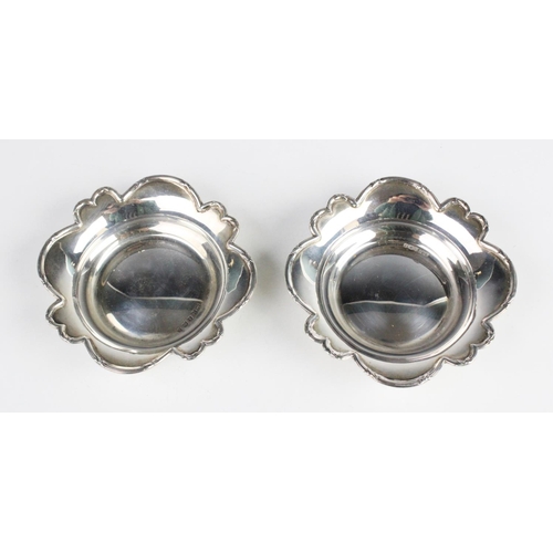 92 - A pair of Edwardian silver bon-bon dishes by T H Hazlewood & Co, Birmingham 1909-10, each of round f... 